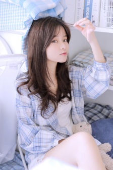 女生裸妆BB